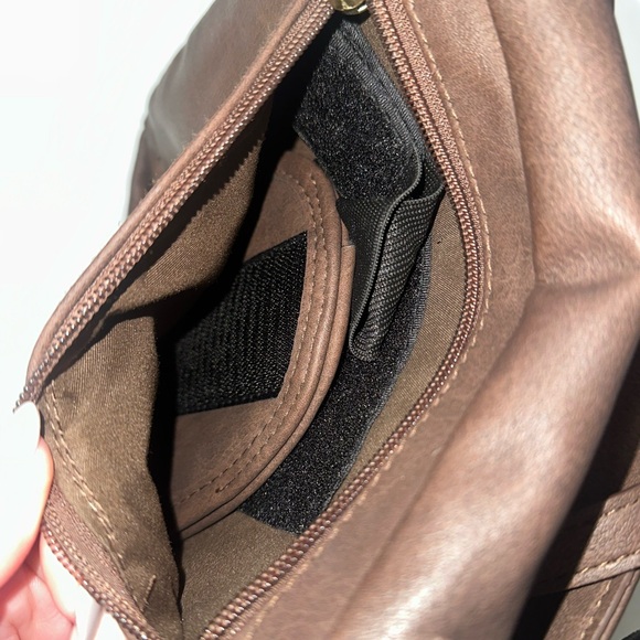 Browning Women’s Concealed Carry Crossbody Purse - Picture 7 of 9